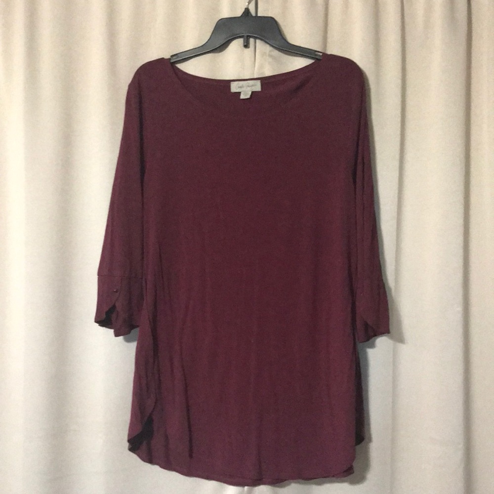 Lovely maroon top perfect with a pair of Leggings